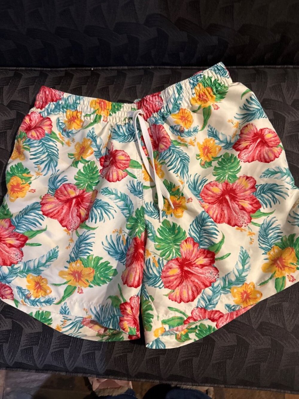 Chubbies Mens Large Floral Hibiscus Swim Trunks With Mesh Lining & Drawstring